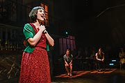 Sandra Leitner spielt die "Amélie" auf der Musical-Bühne
